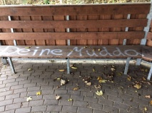 Graffiti-Schmierer verunstalten Pavillon