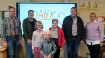 Dank vielseitigem Engagement: Ein neues Smartboard für die Grundschule Freren